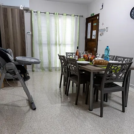 Διαμέρισμα Seaside Flat With Scenic Country Views