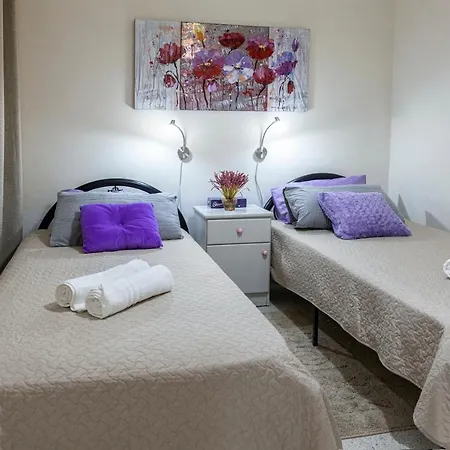 Seaside Flat With Scenic Country Views *