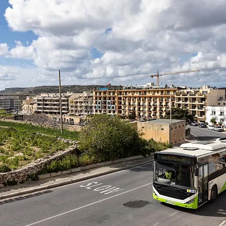 Seaside Flat With Scenic Country Views *