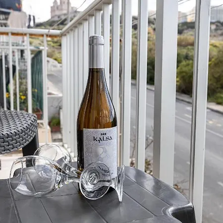 Seaside Flat With Scenic Country Views *