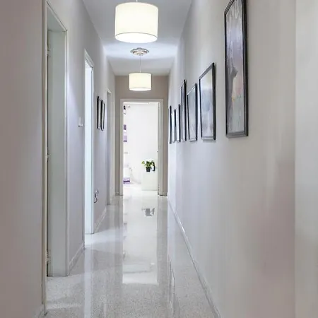 Apartamento Seaside Flat With Scenic Country Views *