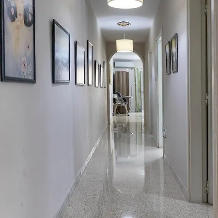 Seaside Flat With Scenic Country Views *