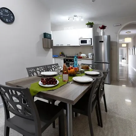 Seaside Flat With Scenic Country Views Apartment *