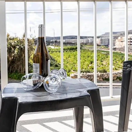 Seaside Flat With Scenic Country Views Mellieħa
