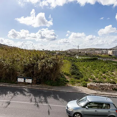 Seaside Flat With Scenic Country Views