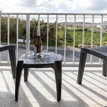 Seaside Flat With Scenic Country Views Mellieħa