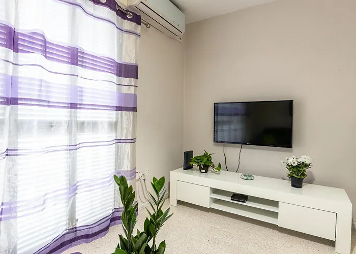 Seaside Flat With Scenic Country Views 아파트 멜리에하