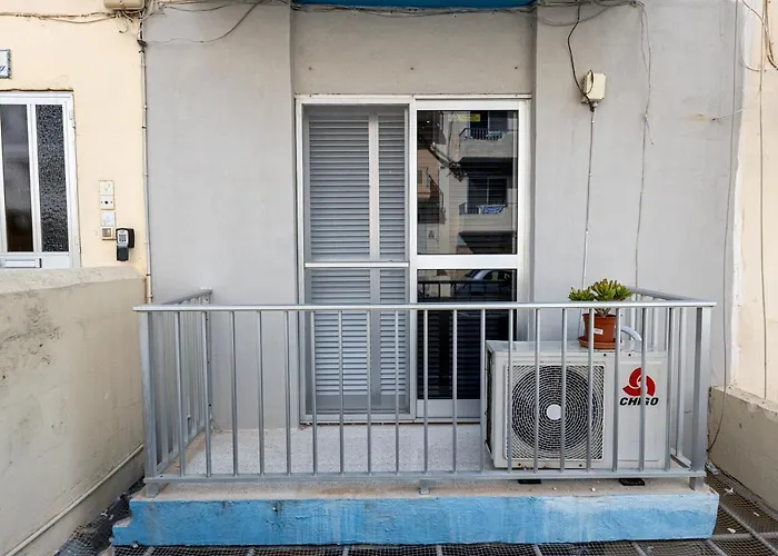 Seaside Flat With Scenic Country Views