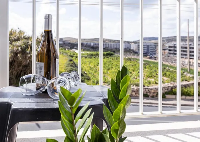 Seaside Flat With Scenic Country Views 아파트 멜리에하