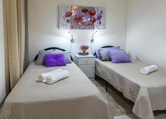 Seaside Flat With Scenic Country Views *