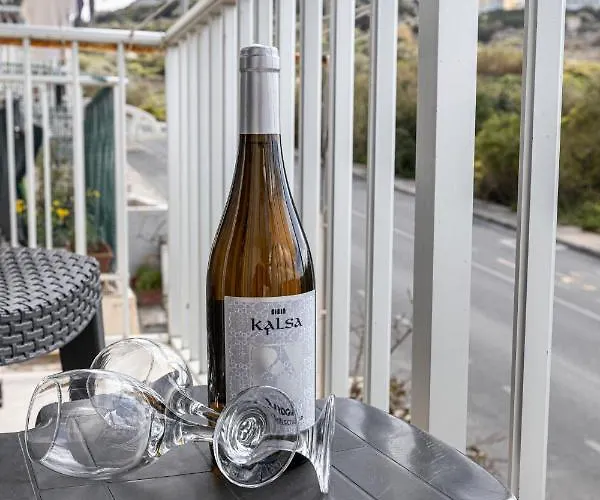 Seaside Flat With Scenic Country Views *