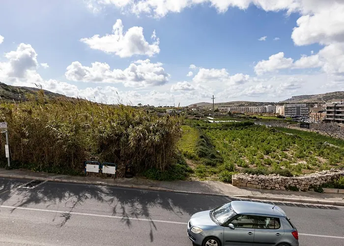 Seaside Flat With Scenic Country Views