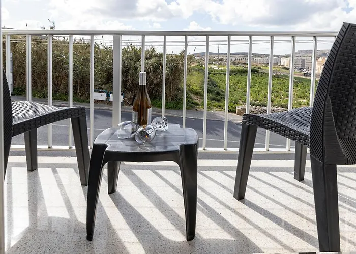 Seaside Flat With Scenic Country Views 멜리에하